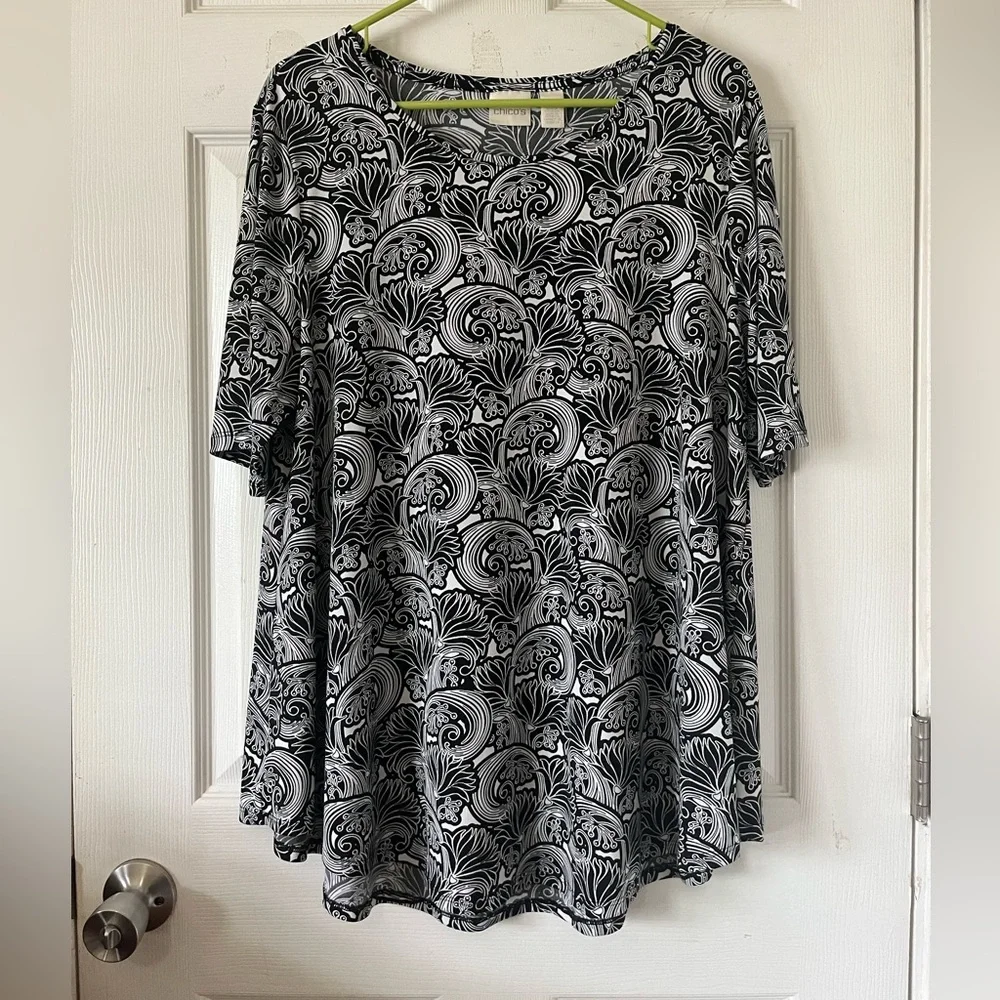 Chico’s Black and White Floral Print Short Sleeve Women’s Top Tunic Sz 2‎